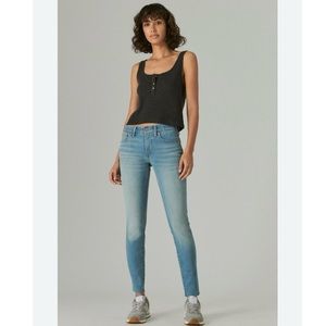 Lucky Brand Ava Mid Rise Super Skinny Raw Hem Jean in Light Wash size 0/25R Crop